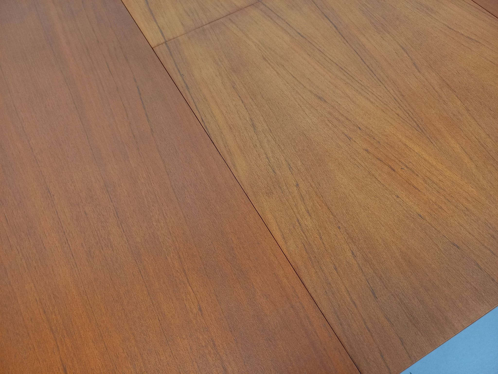 Round dining table in vintage Scandinavian style from the 50s and 60s in teak.