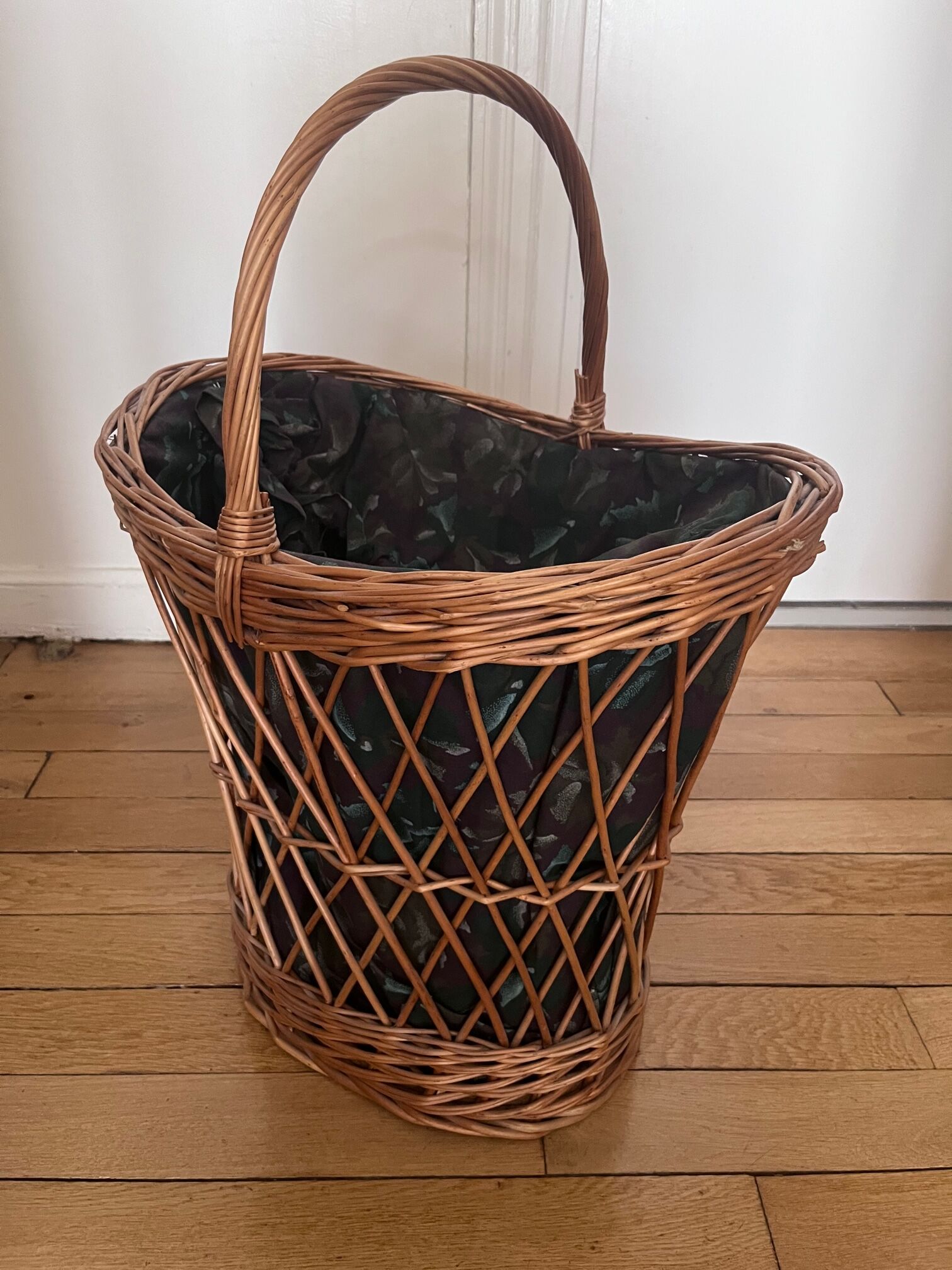 Wicker laundry basket