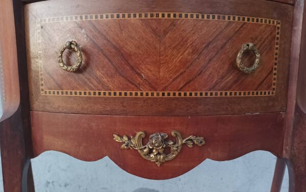 Commode demi-lune style Louis XV en placage de noyer