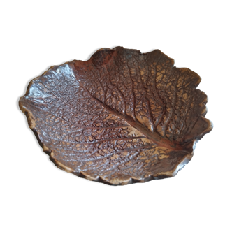 Empty leaf pocket in stoneware