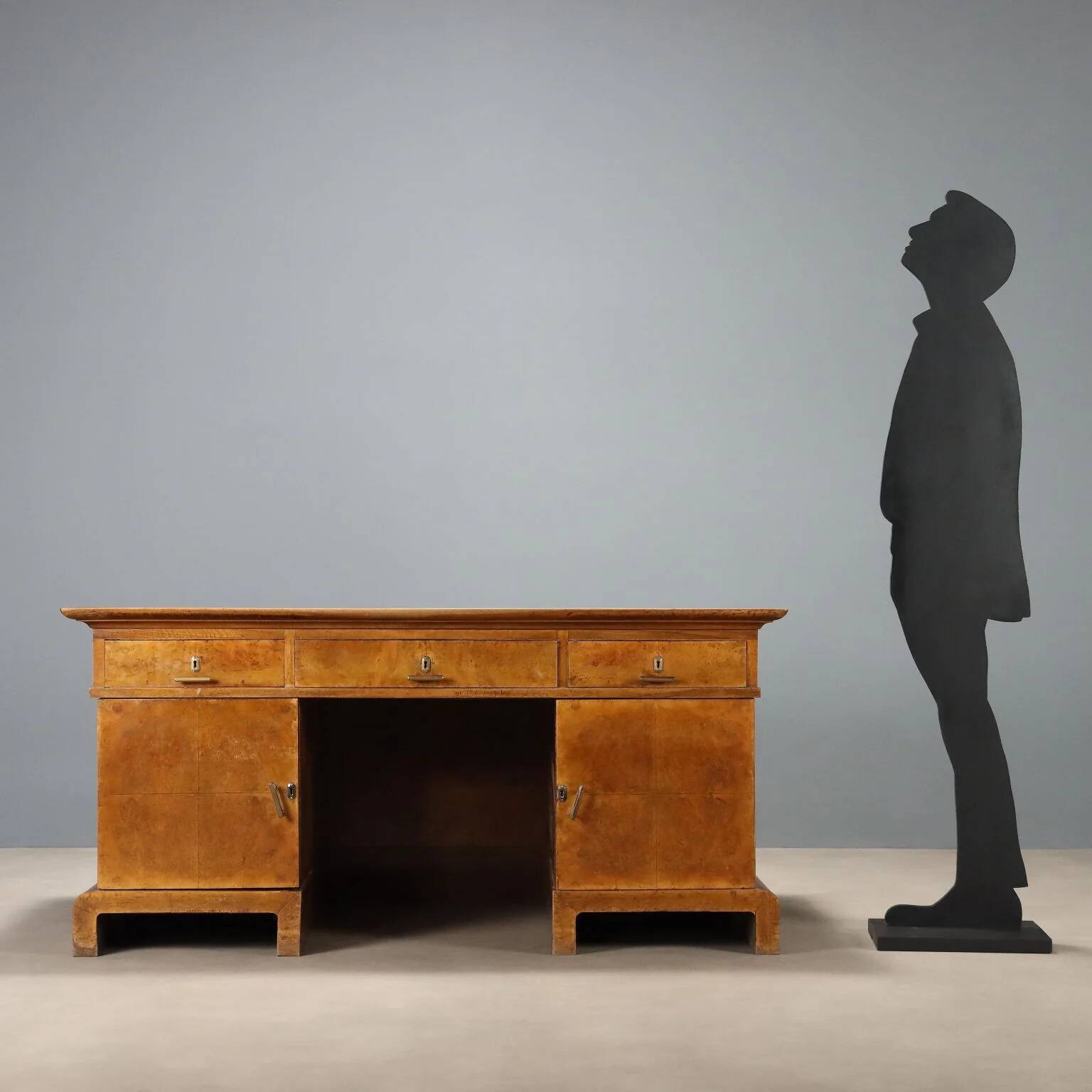 Antique Art Deco desk in walnut and walnut burl, 20th century
