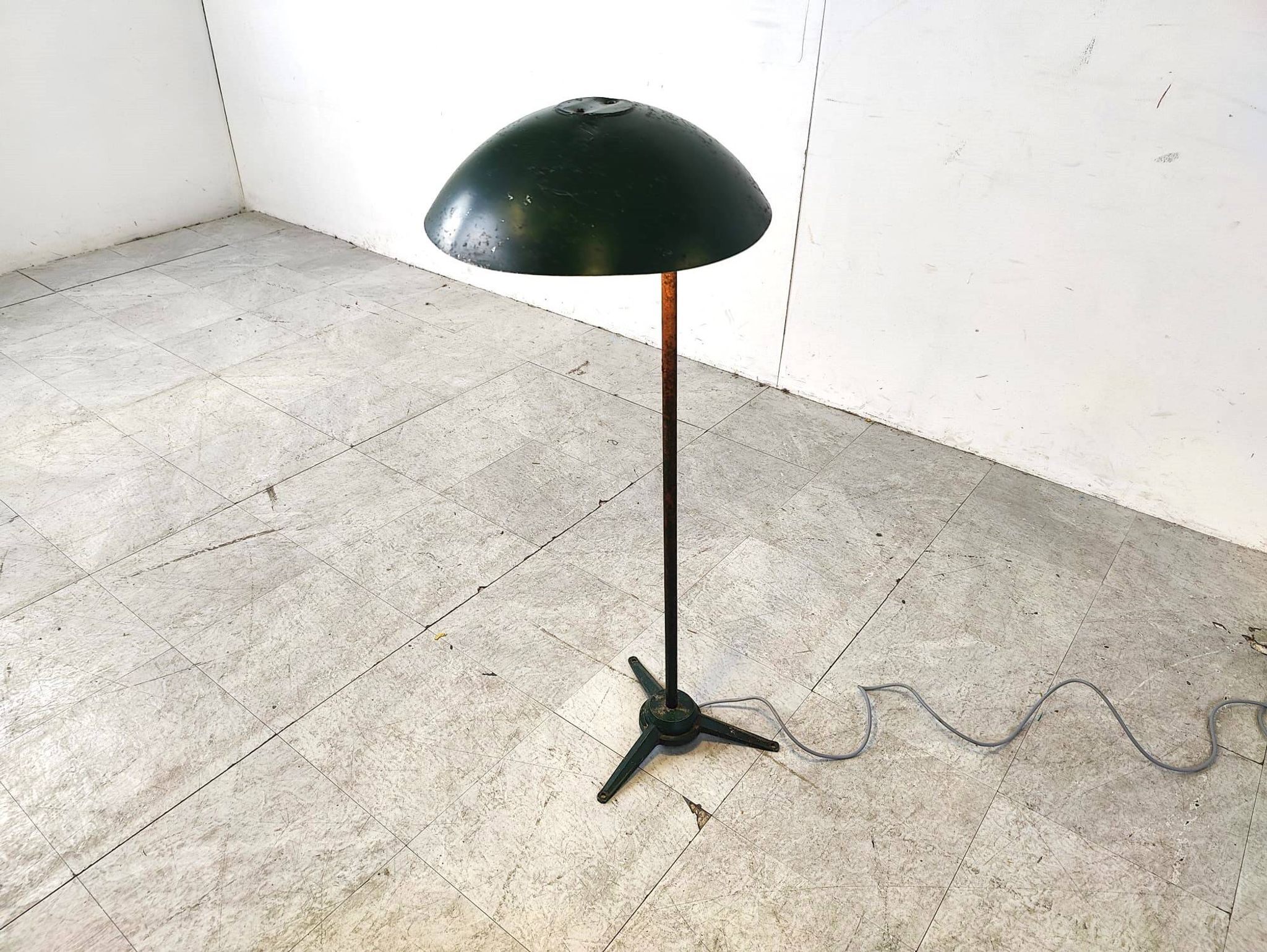 Lampadaire industriel en métal, années 1970