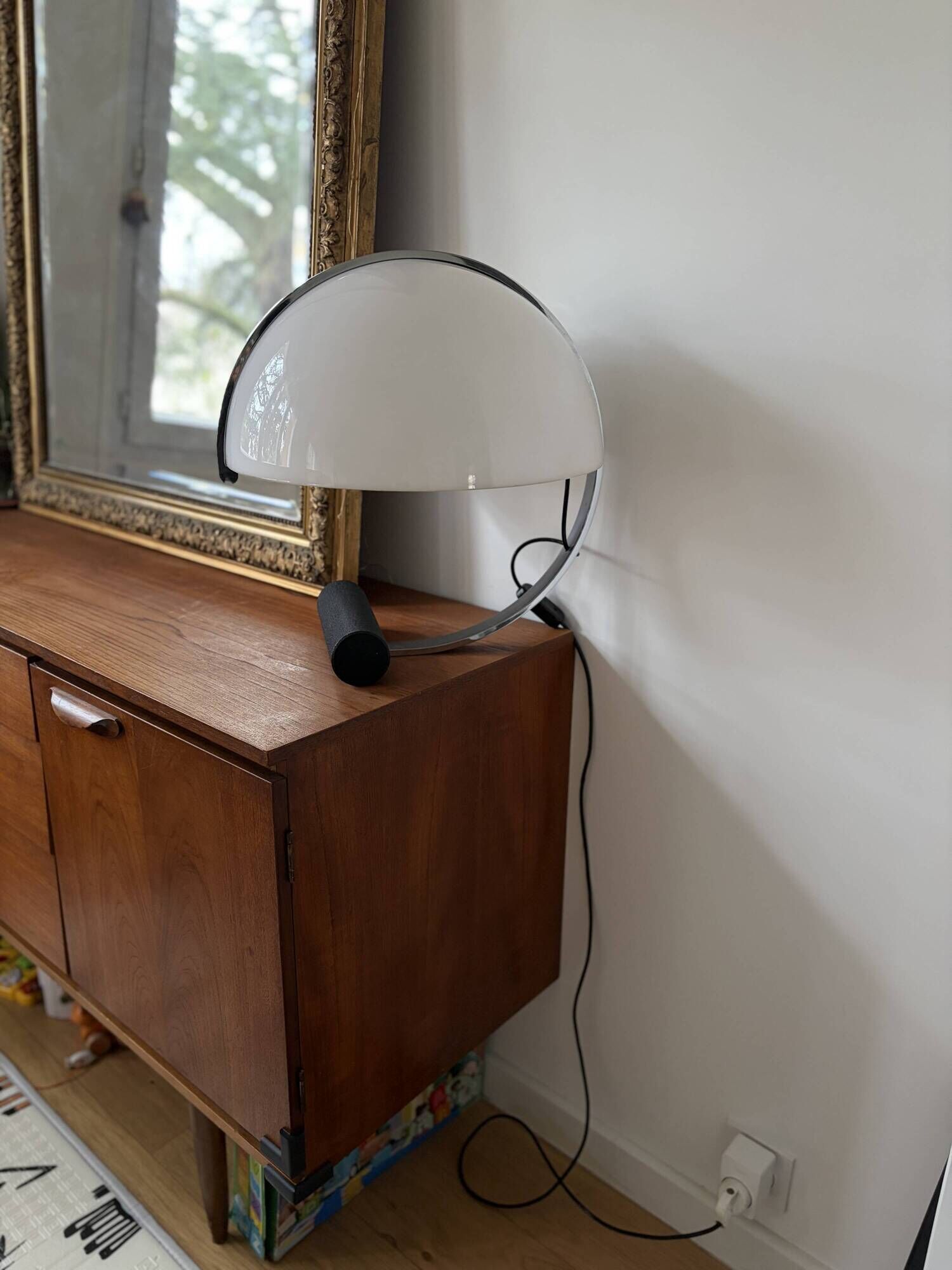 Magnificent vintage Stilnovo Artimeta lamp in excellent condition.