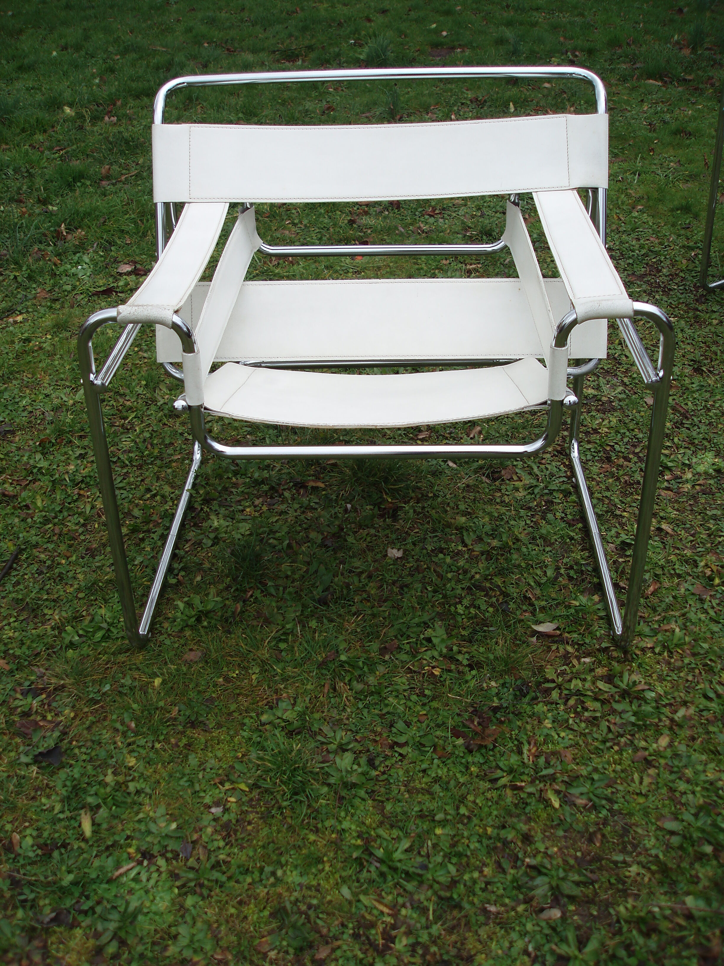 Marcel Breuer's Wassily B 3 armchairs pair in white and chrome leather