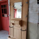 Entrance hall, renovated Art Deco coat rack