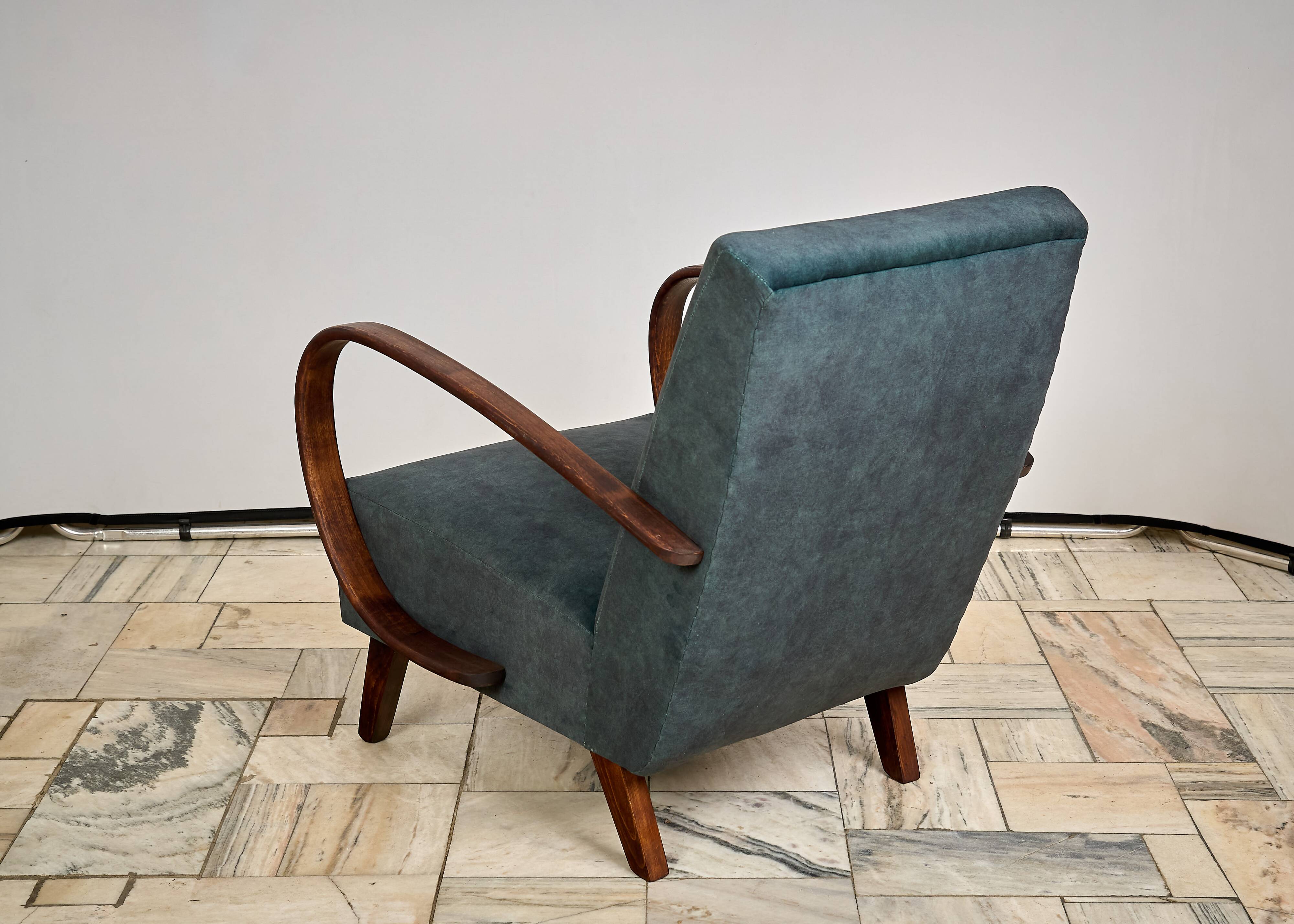 H 410 armchair designed by Jindrich Halabala, Czechoslovakia, 1940s