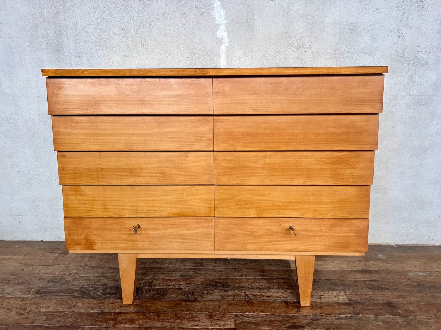 Covered storage unit / vintage silverware with compass feet