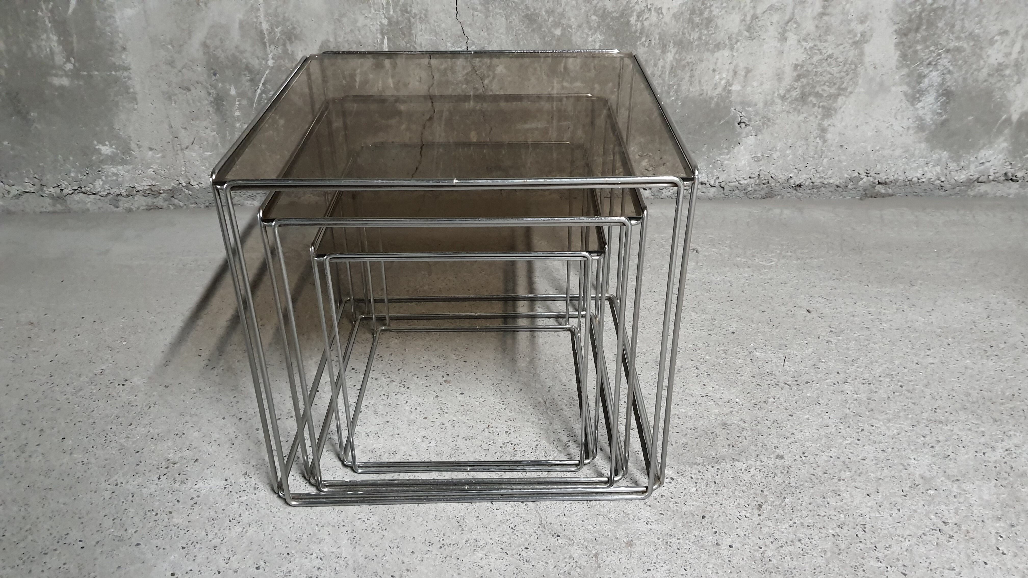 Pull-out tables by Max Sauze
