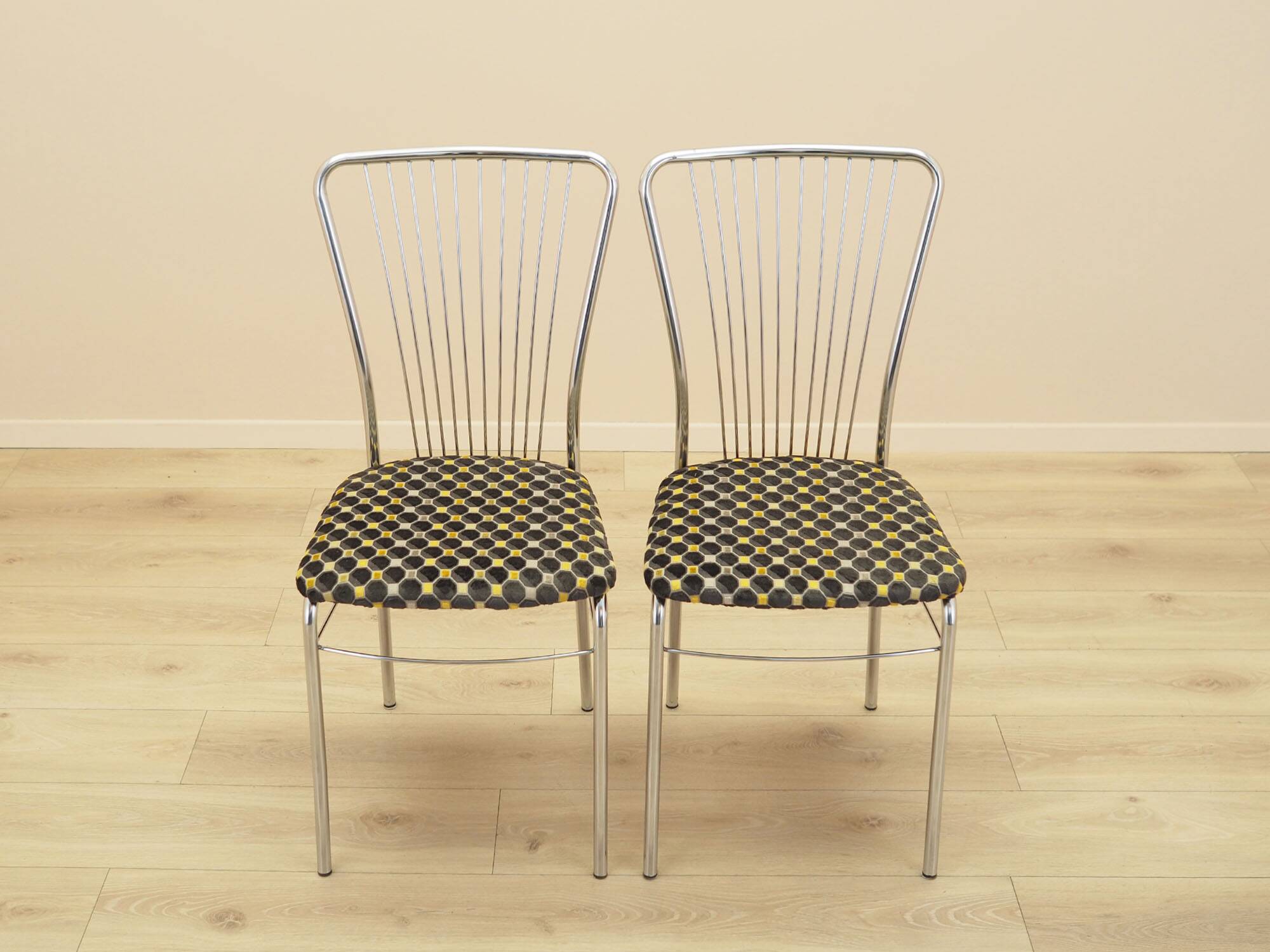 Ensemble de chaises en métal, dossier en forme d'éventail, danois, années 1980.