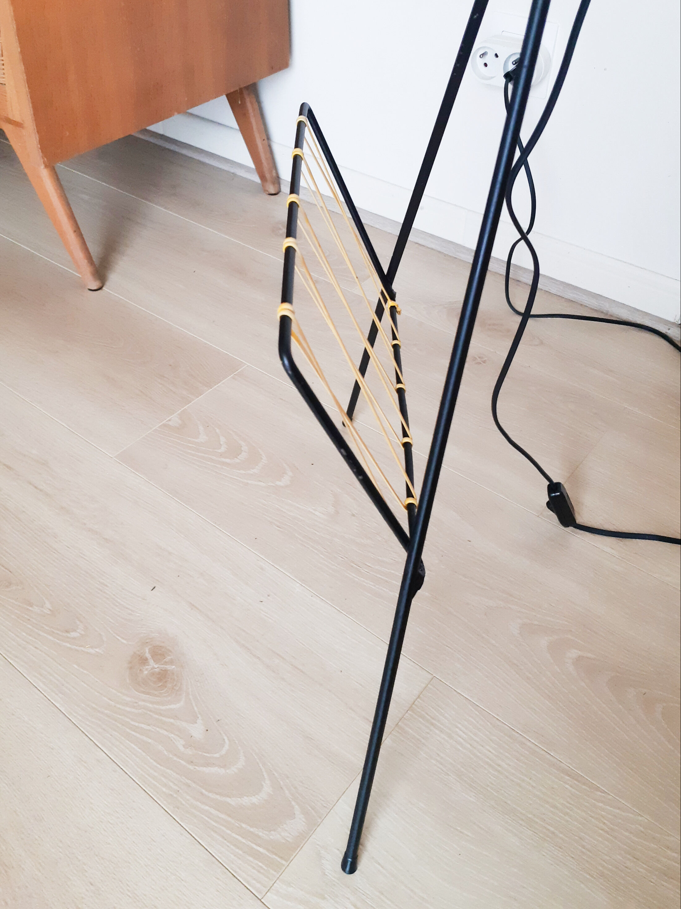 Black tripod floor lamp, magazine holder with scoubidou , vintage , 50s