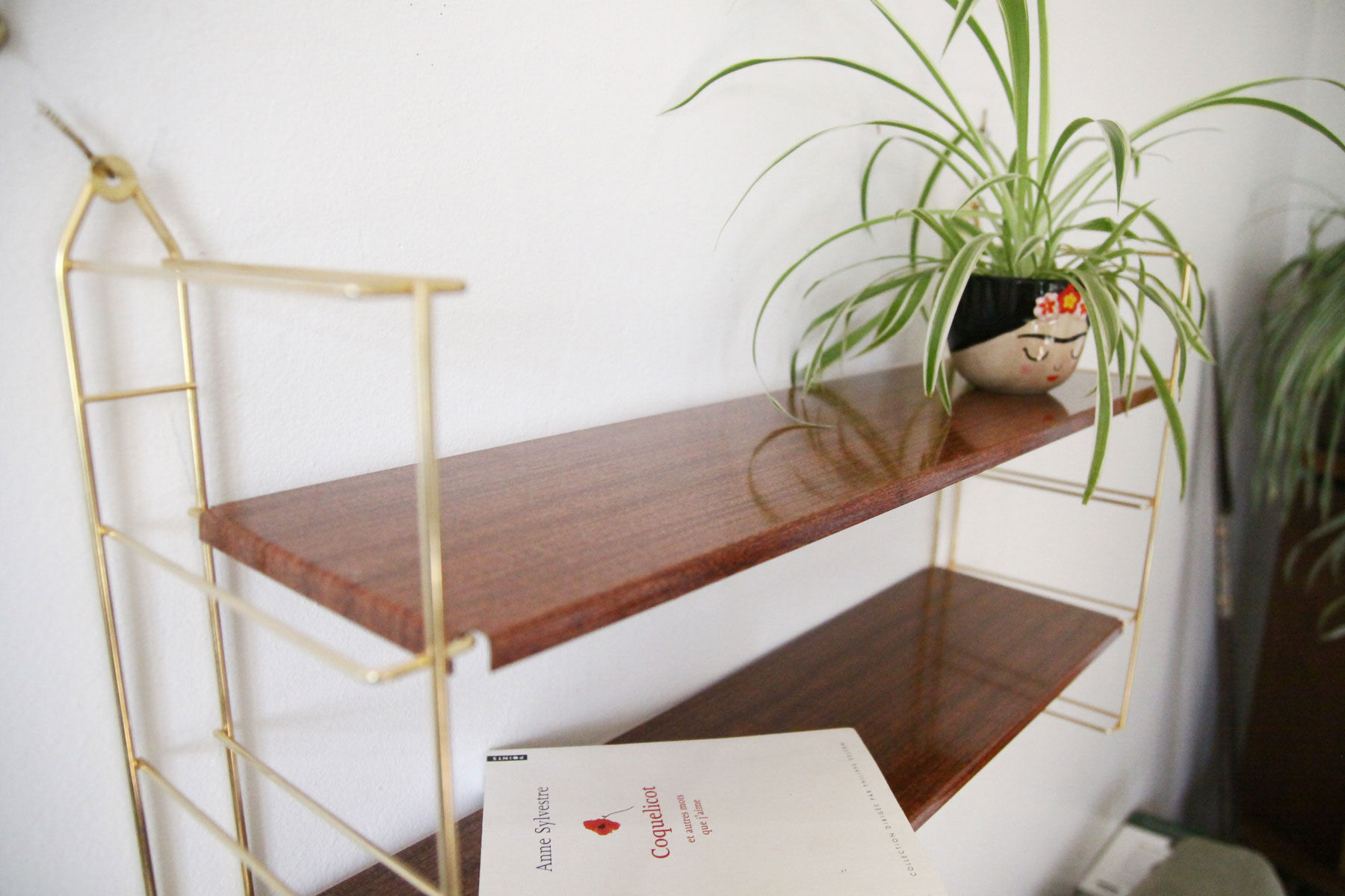 String style shelves