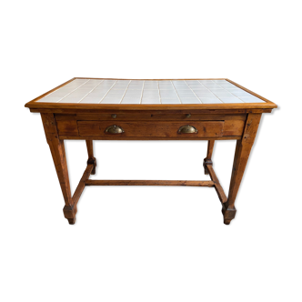 Butcher's table in solid wood and white tiled