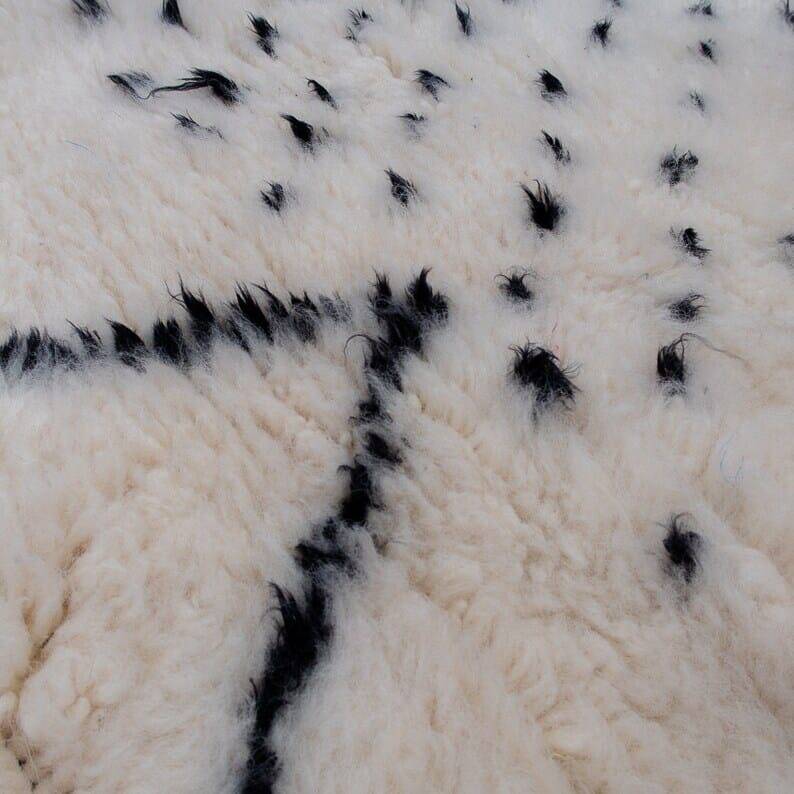 Authentic handmade pure wool rug in black and white, size 1.5/2.5 m.