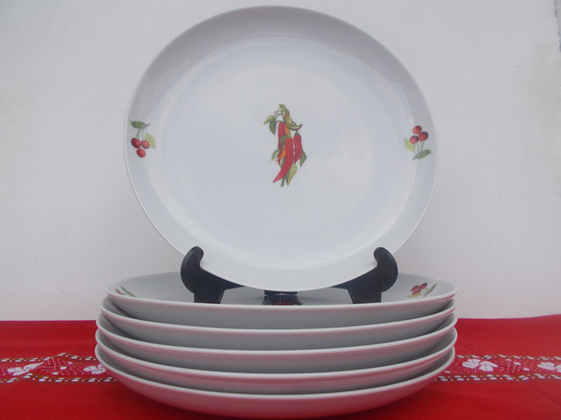 6 assiettes porcelaine basque décor piments et cerises