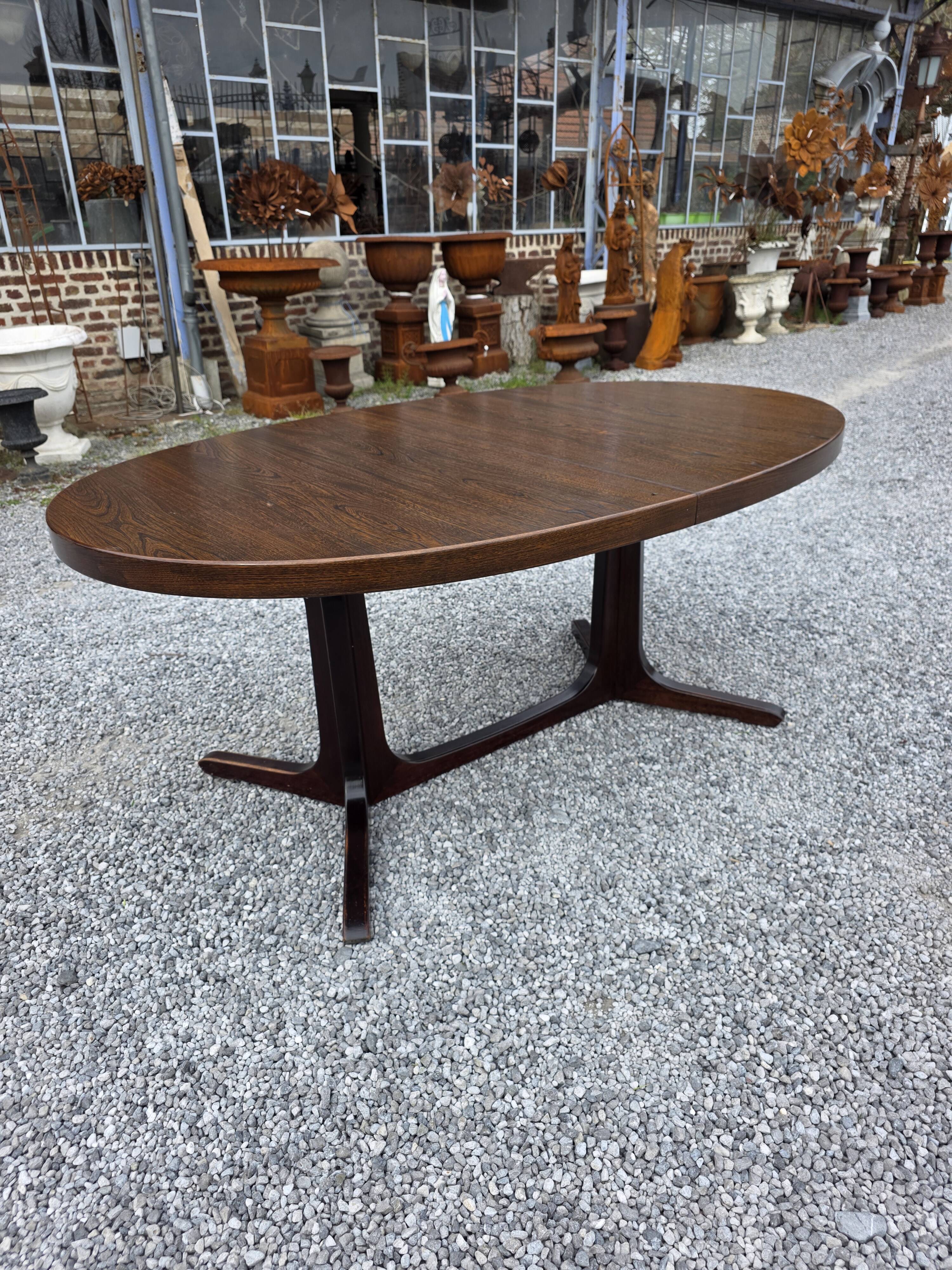 Extensible Baumann table in oak from the 1960s.