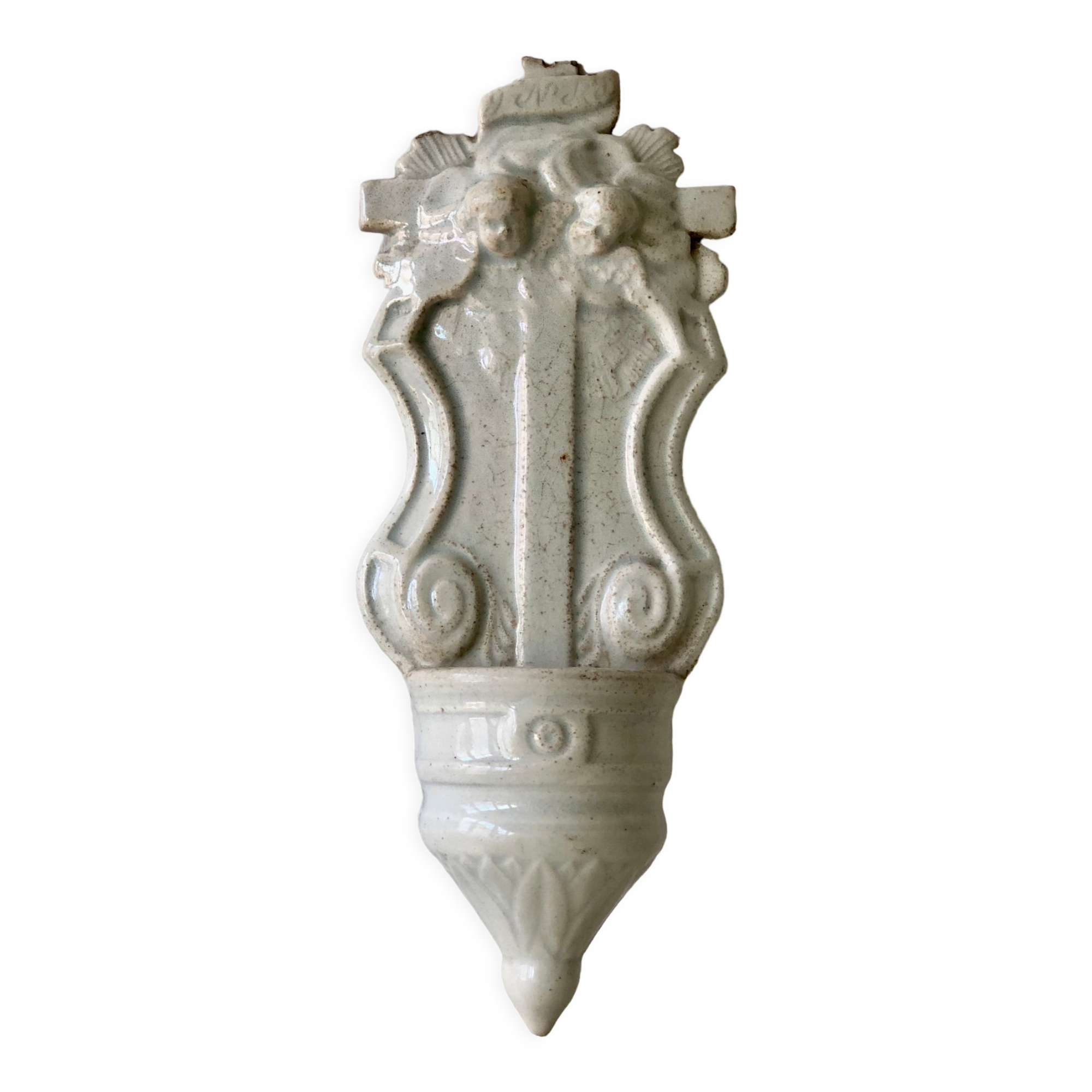 Benitier en faience signe Gien