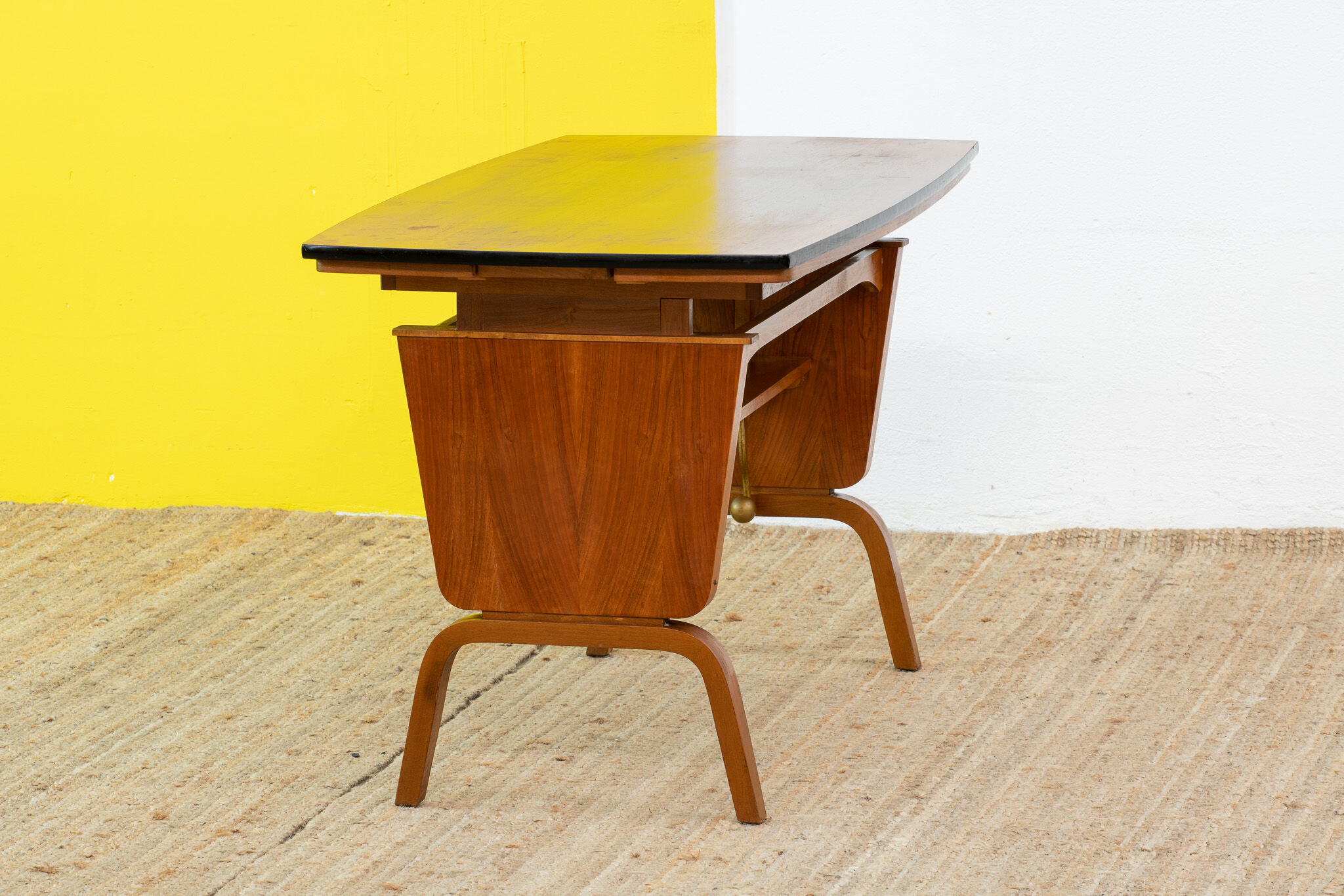 Scandinavian table 119 cm