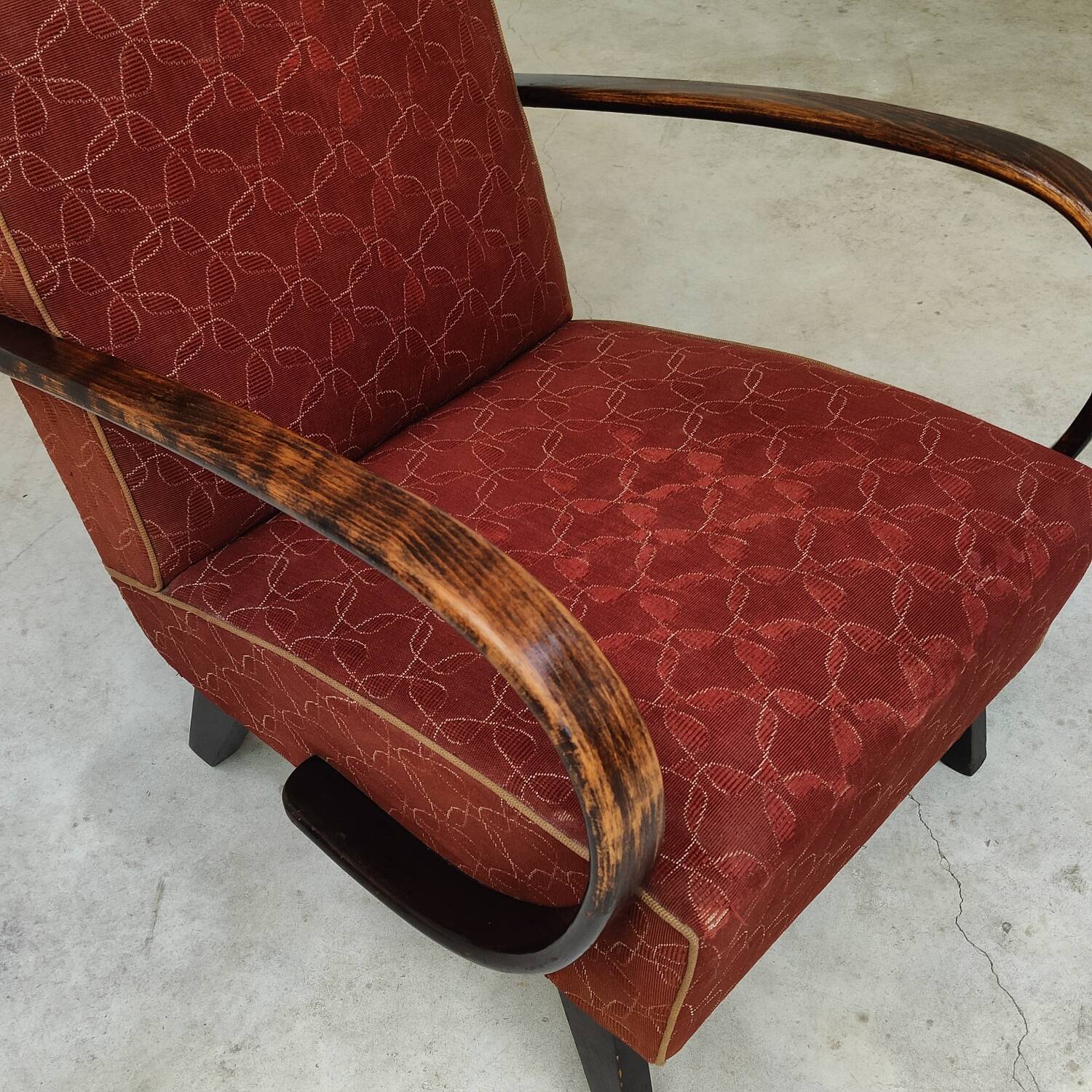 Pair of H410 Type C burgundy armchairs by Jindrich Halabala for Thonet