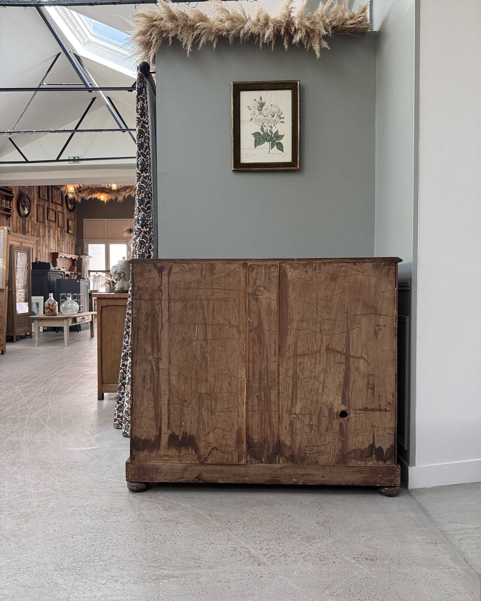 Large Victorian English mahogany chest of drawers (renovated)