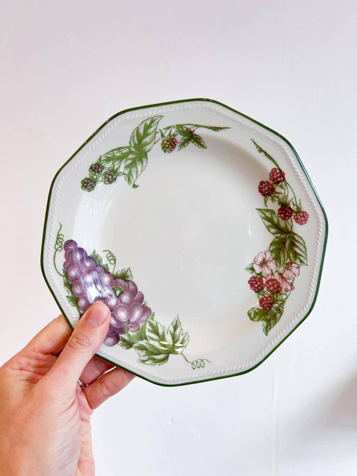 11 dessert plates Churchill - England