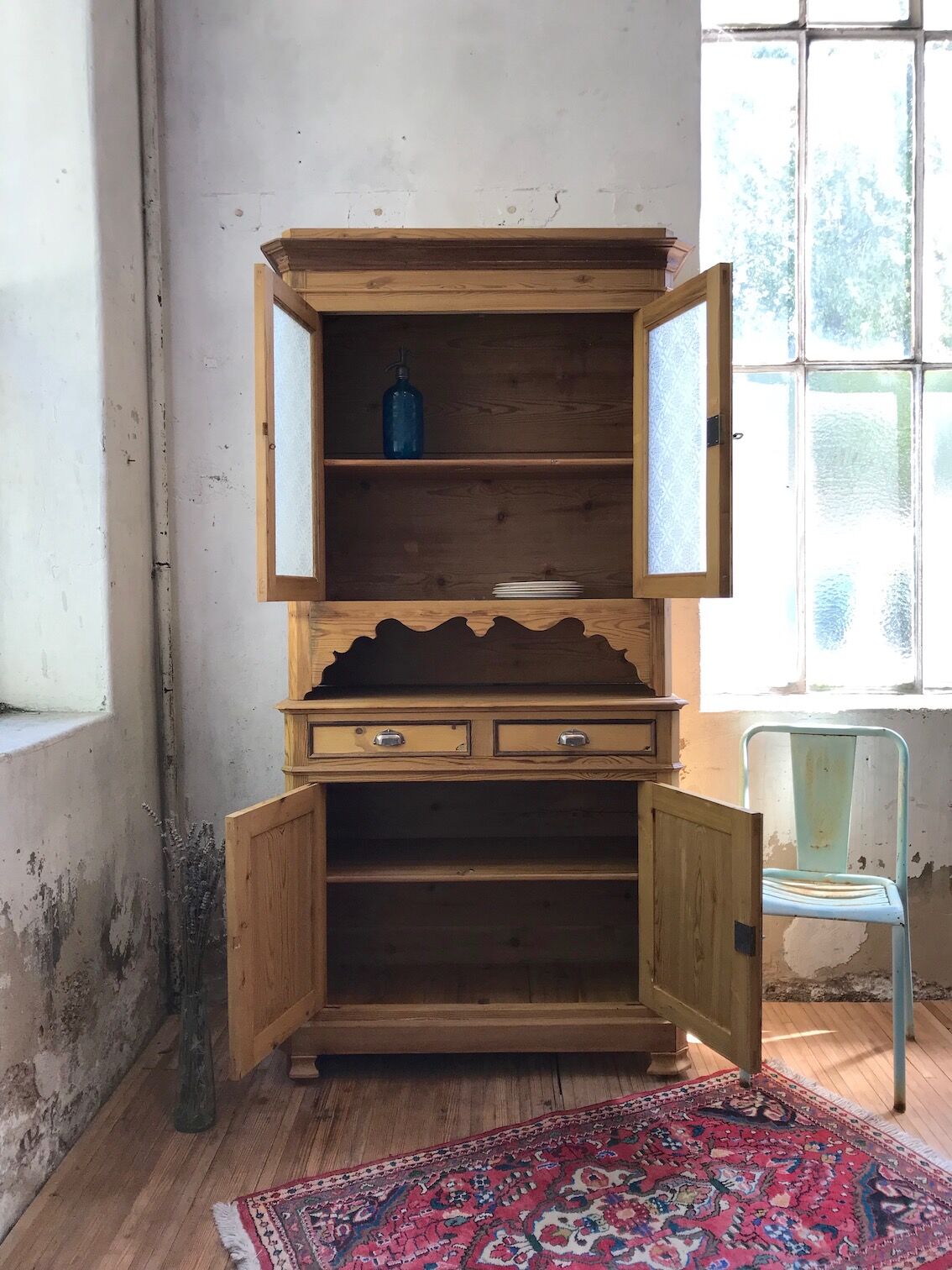 Buffet two bodies in raw pine