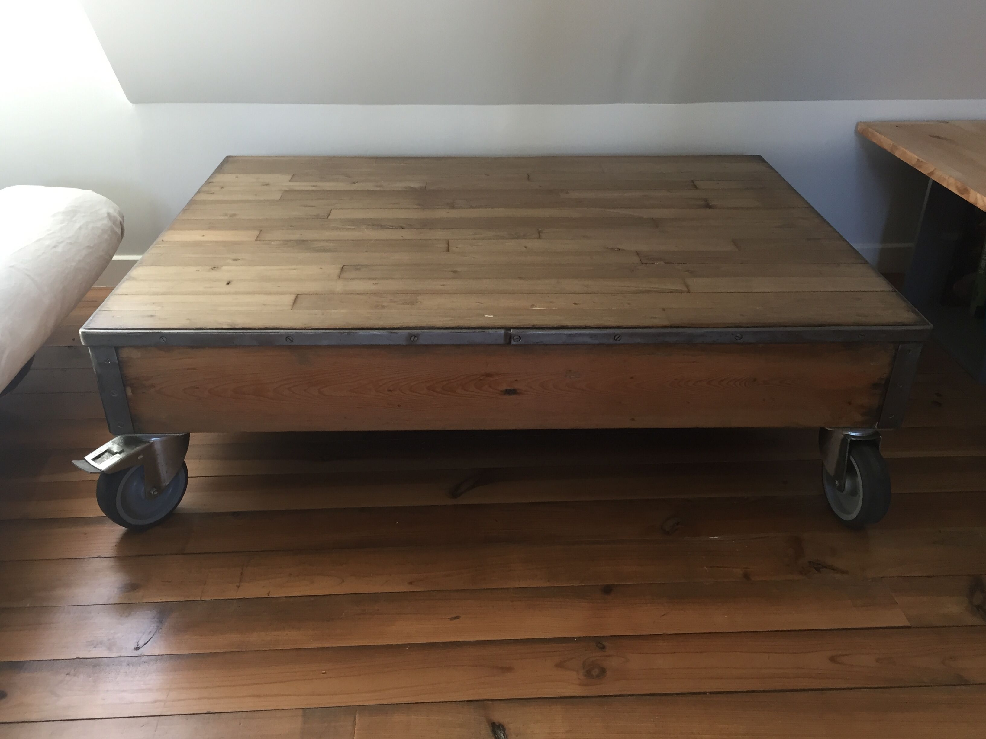 Roulette "old platform" coffee table