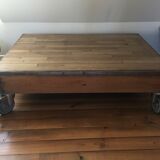 Table basse estrade ancienne à roulettes