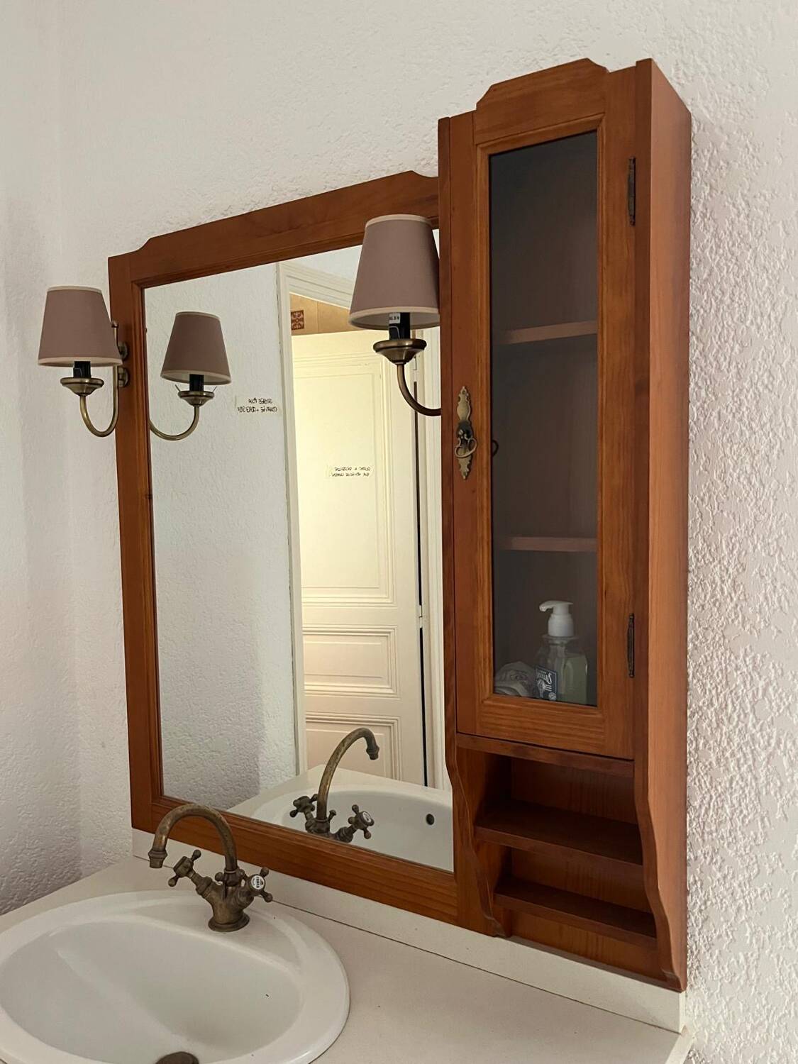 Meuble de toilettes / salle de bain