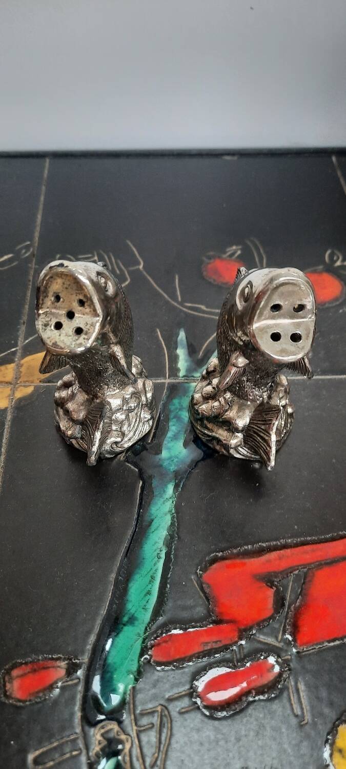 Fish salt and pepper shakers