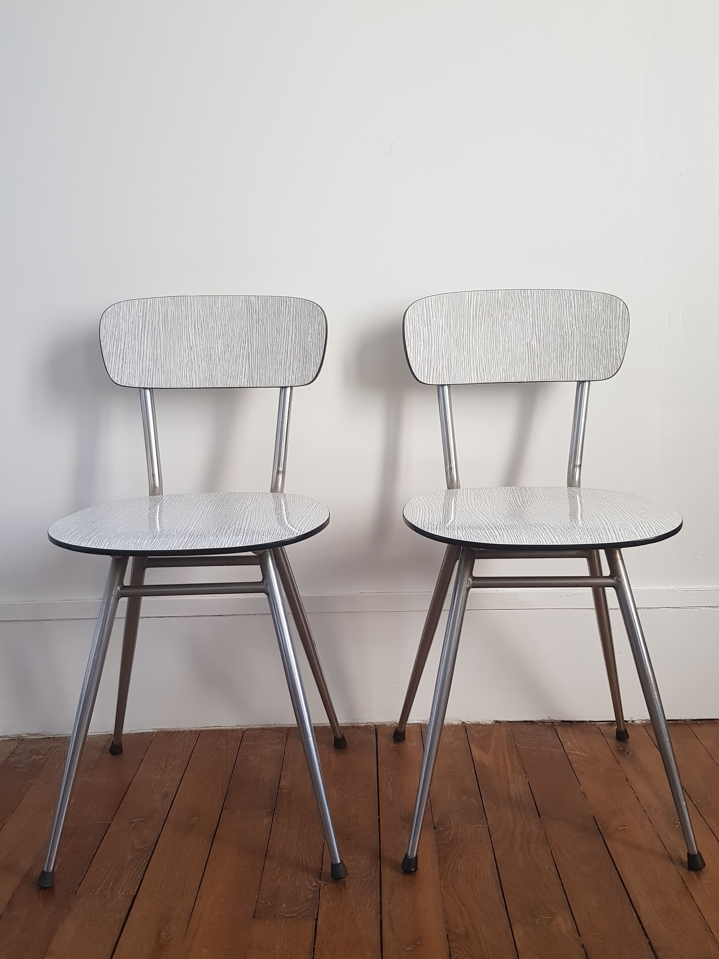 Set of 2 formica chairs