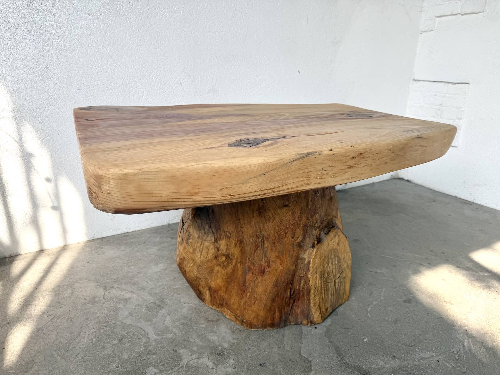Organic brutalist coffee table in solid cedar, trunk pedestal, 1970s.
