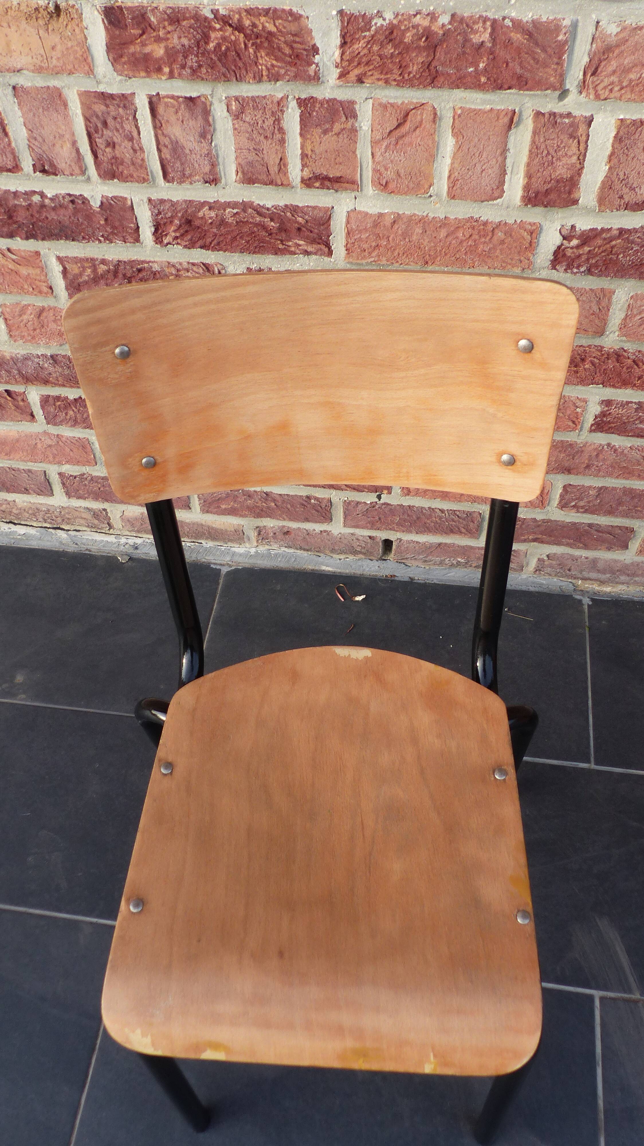 ancienne chaise d'école