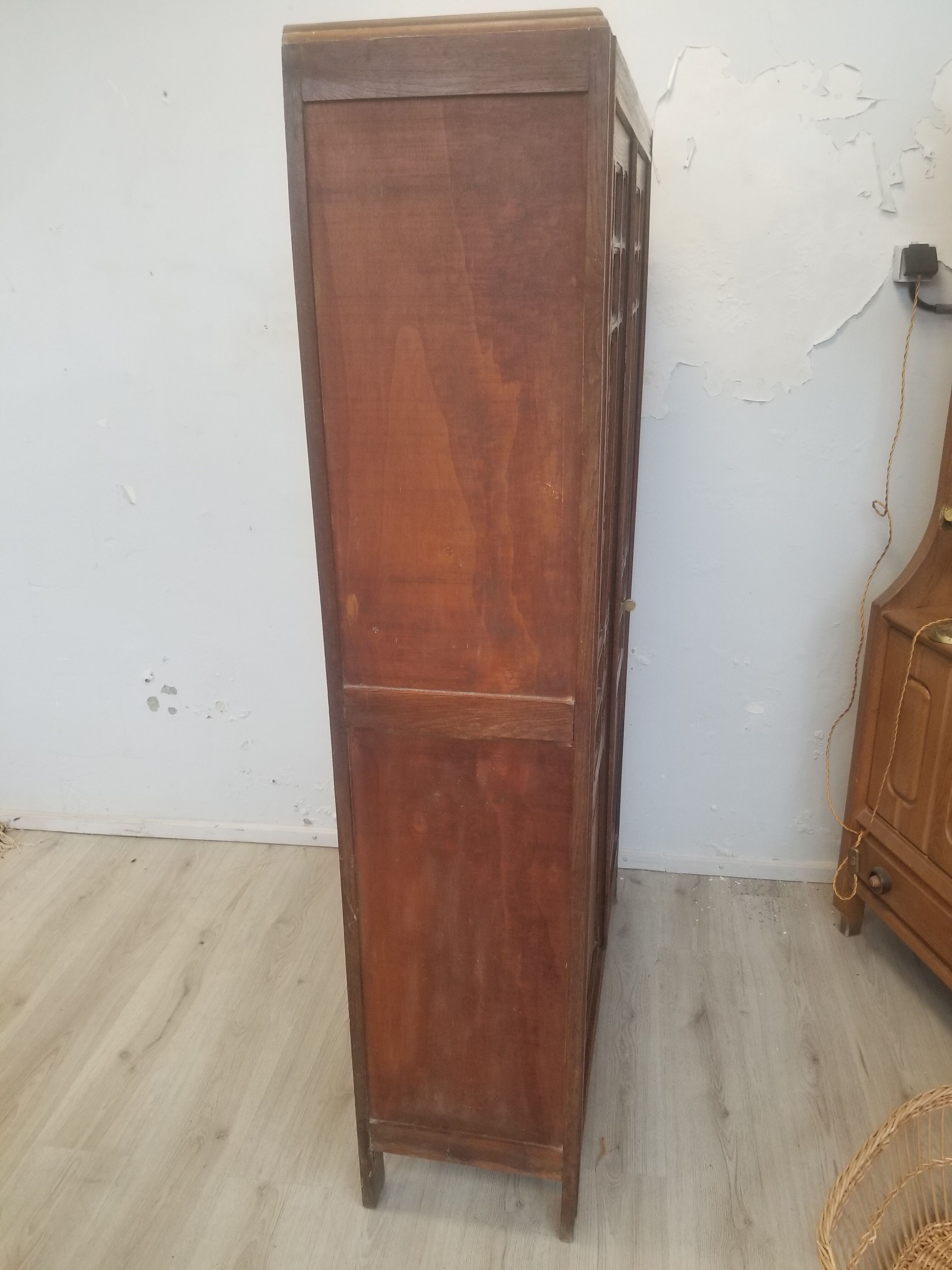 Glass cabinet