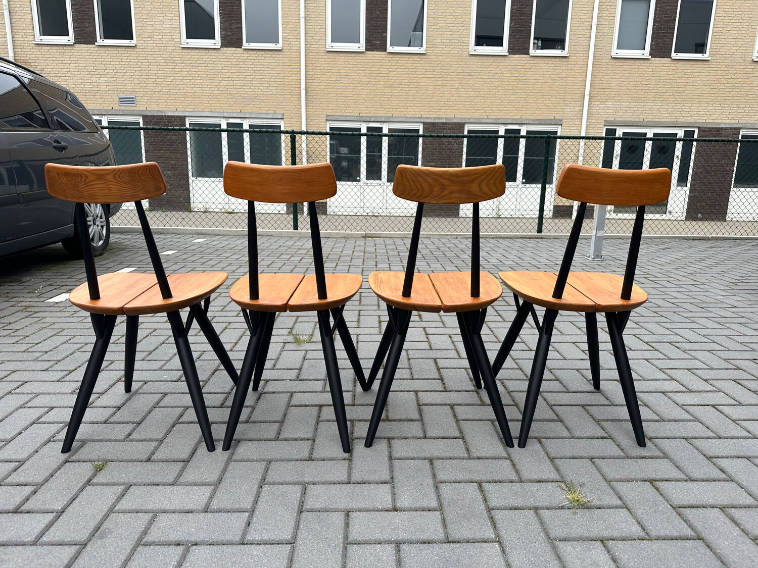 Table et chaises d'Ilmari Tapiovaara