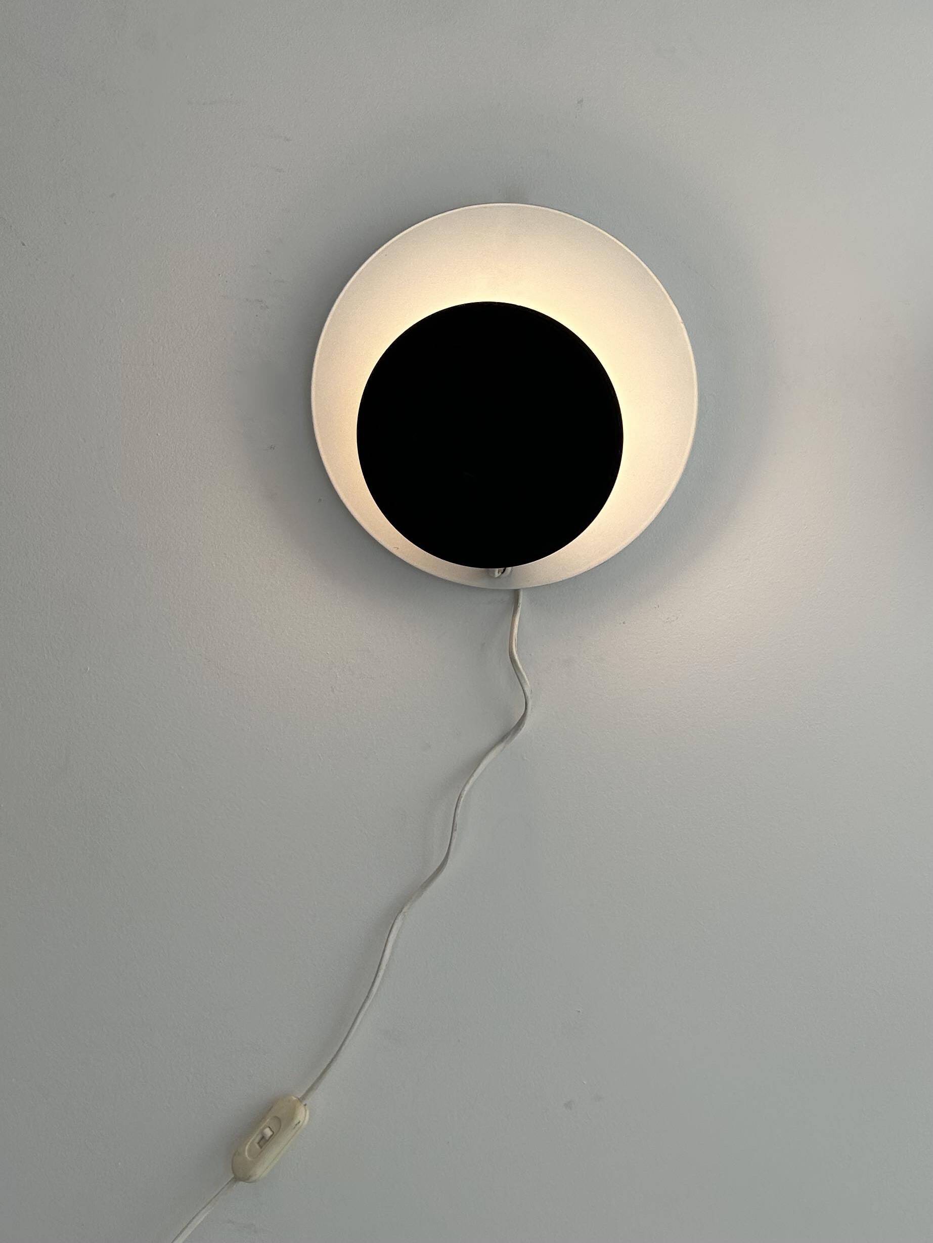 Vintage "Cirkle" wall lamp in black and white lacquered metal, Denmark 1970s