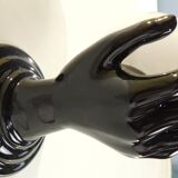 Paire d’appliques mains noires tenant un globe en opaline, années 70