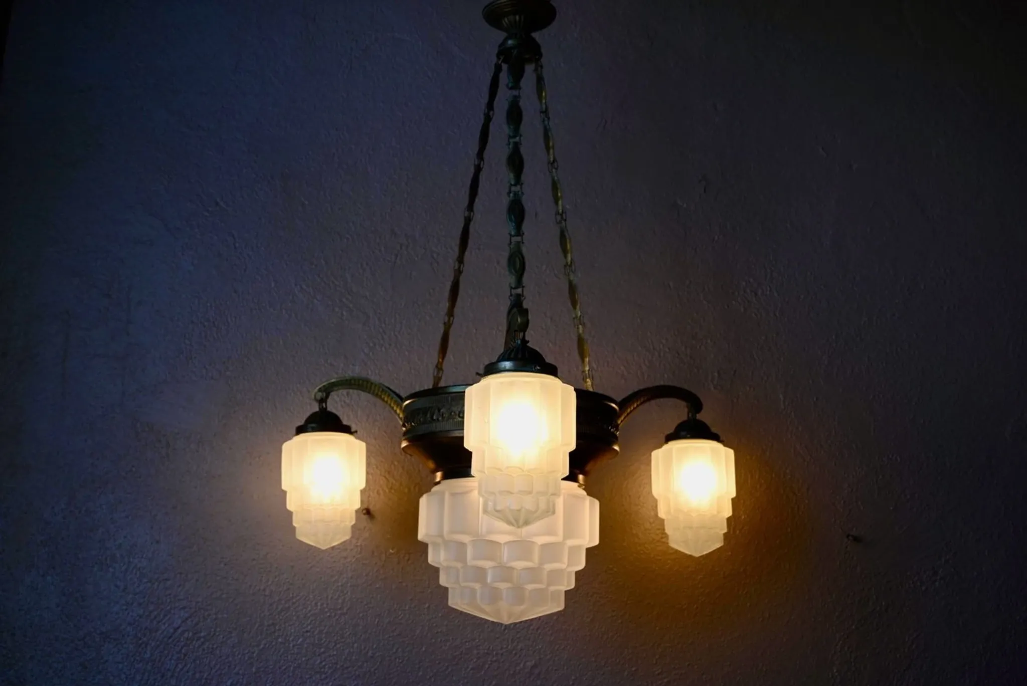 Art Deco lustre in brass and frosted pressed glass from the 1930s.