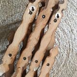 Stretchy wooden wall hanger with ten hooks