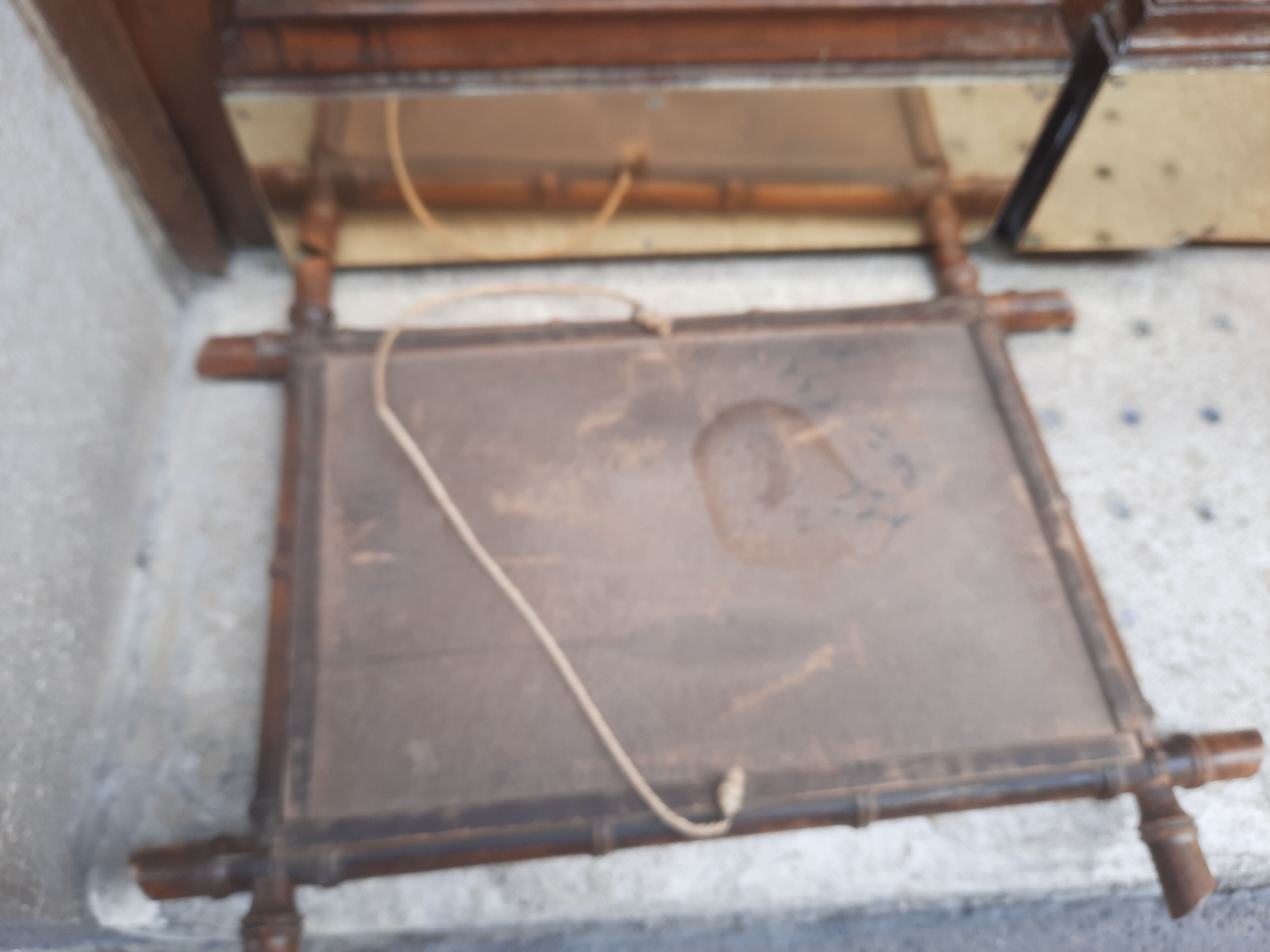 Bamboo-style barber mirror
