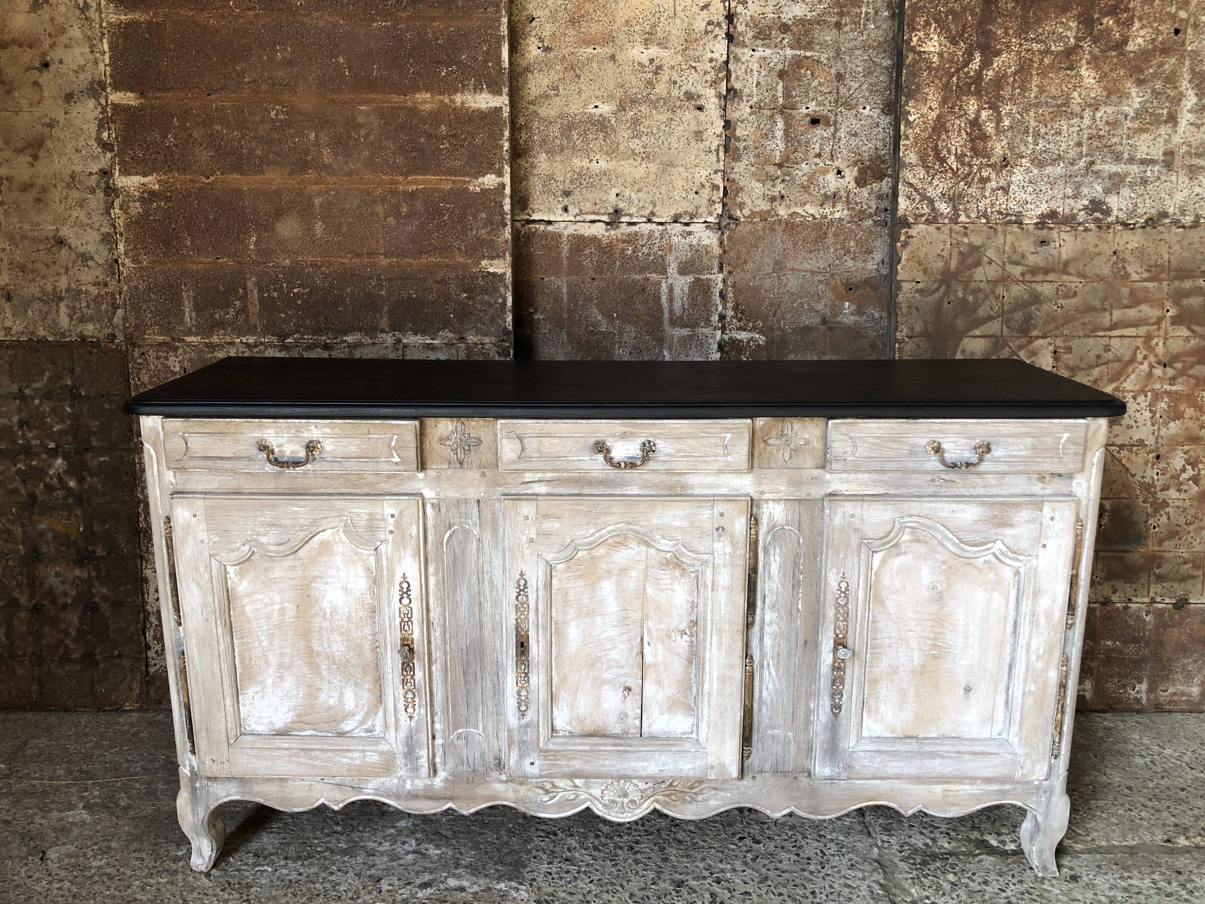 Buffet de style Louis XV