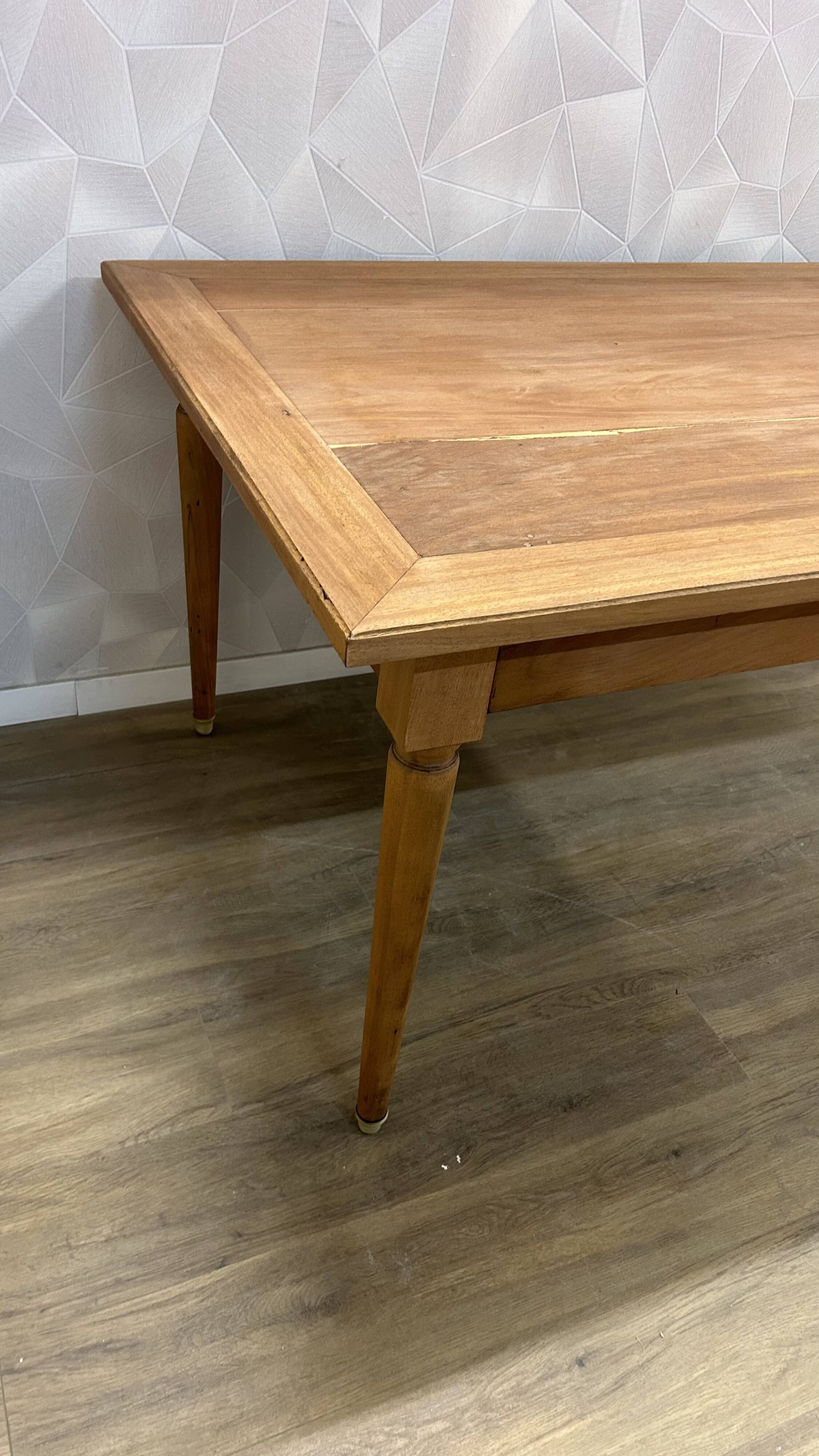 Dining table with tapered legs and solid exotic wood