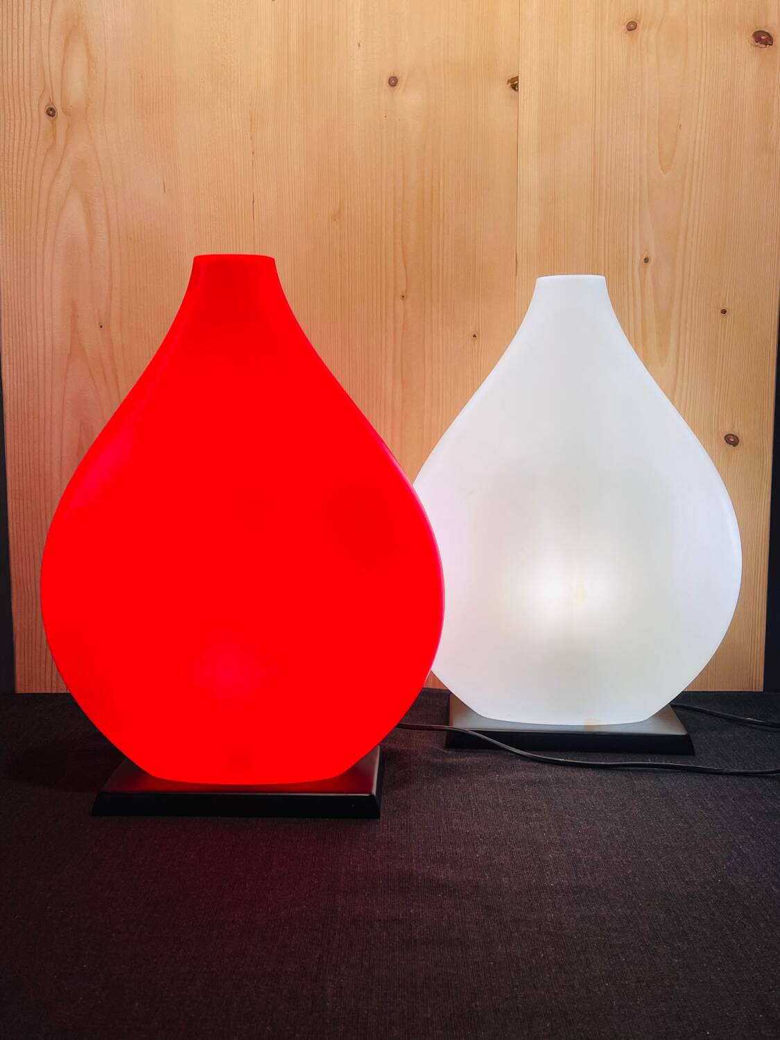 Vase-style lamp duo