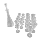 Verres et carafe en verre et cristal