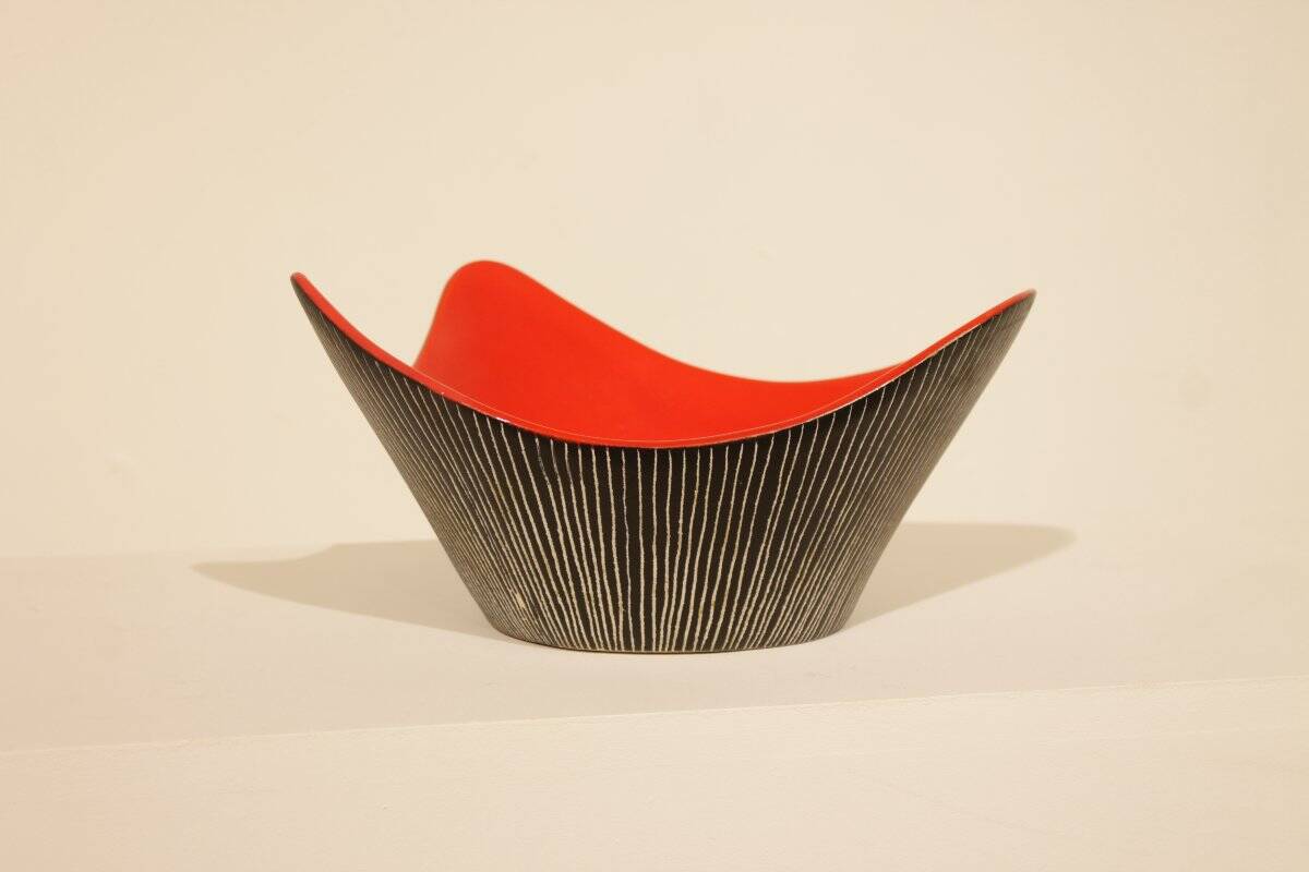Large ceramic bowl by Jean de Lespinasse