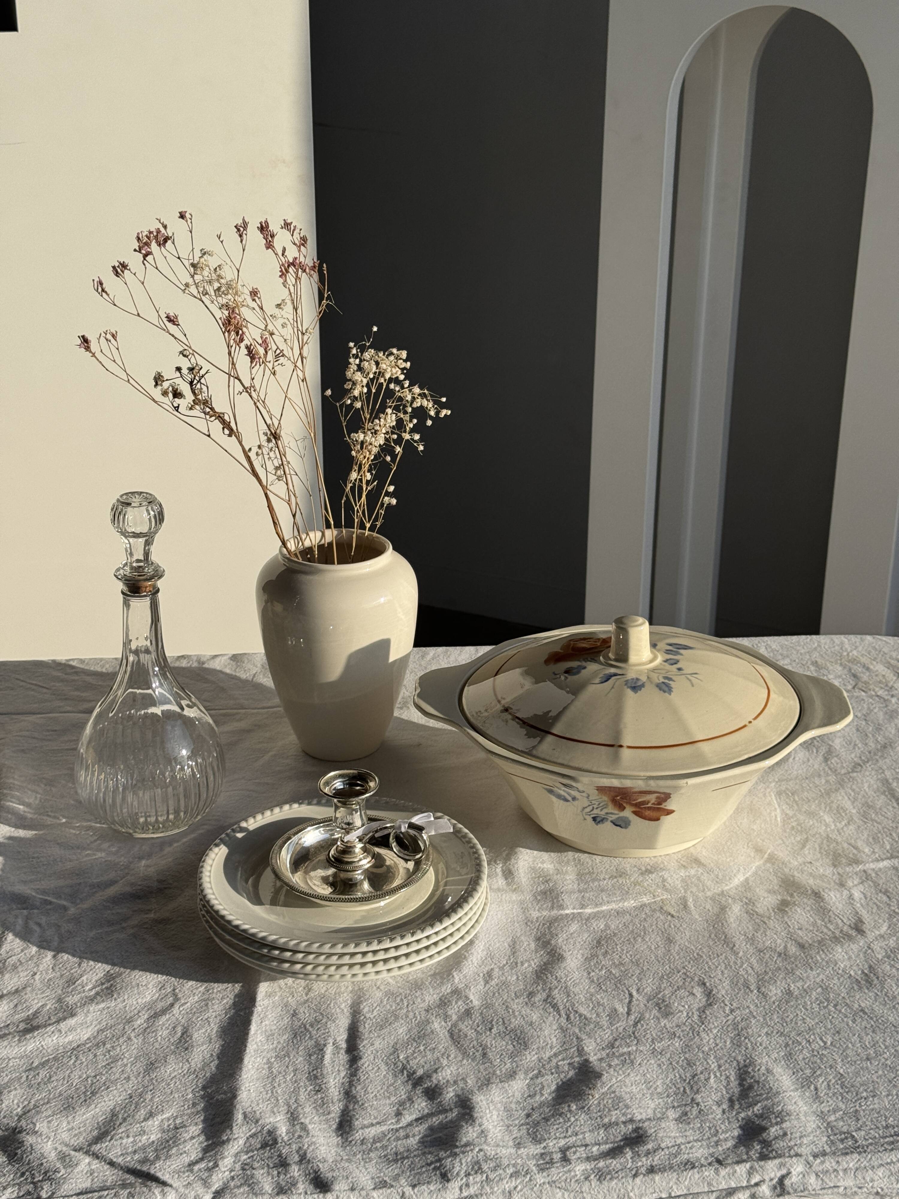 Antique Sarreguemines soup tureen with lid, rose pattern, D33 H28.