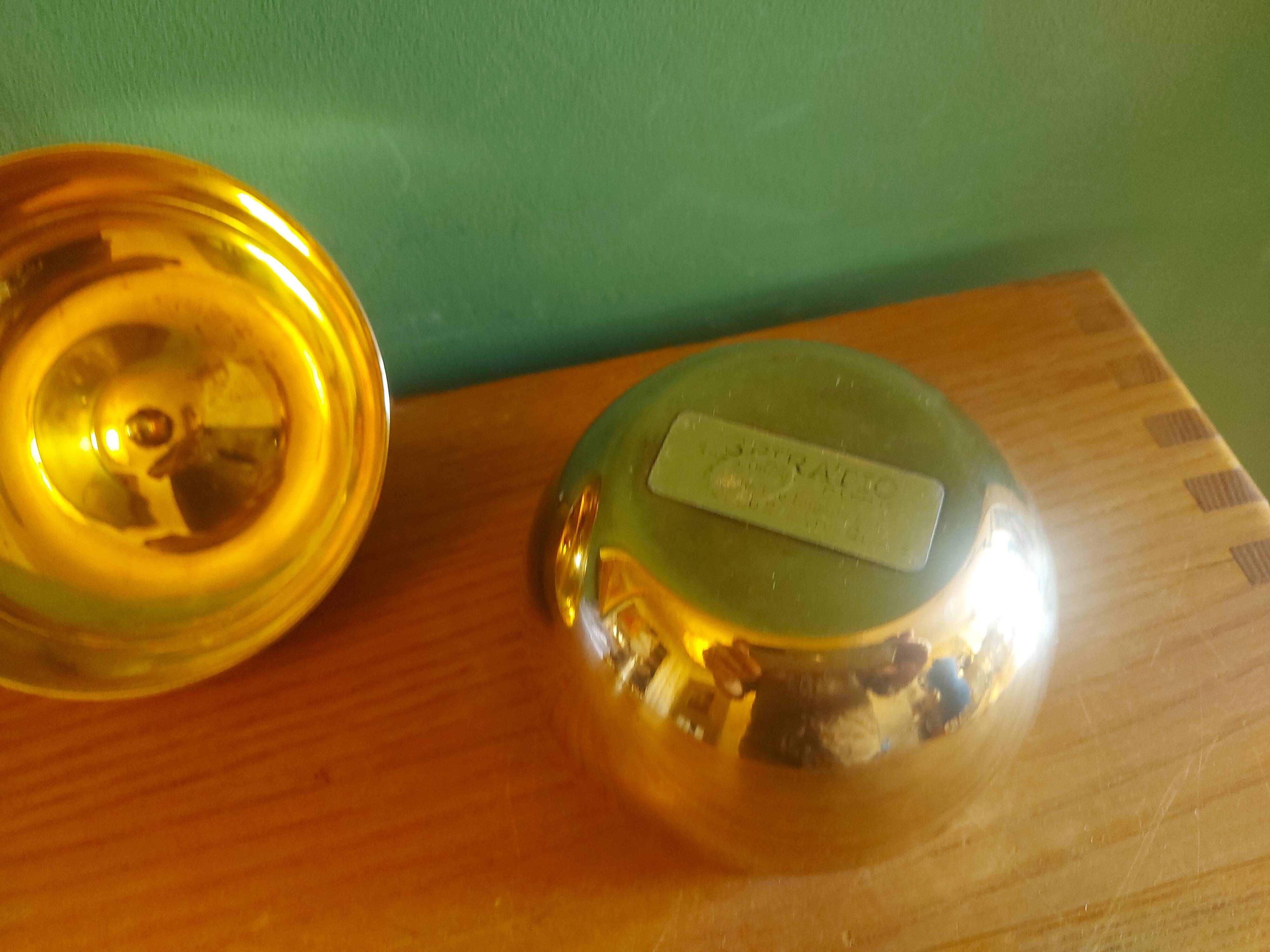Apple-shaped brass tidy