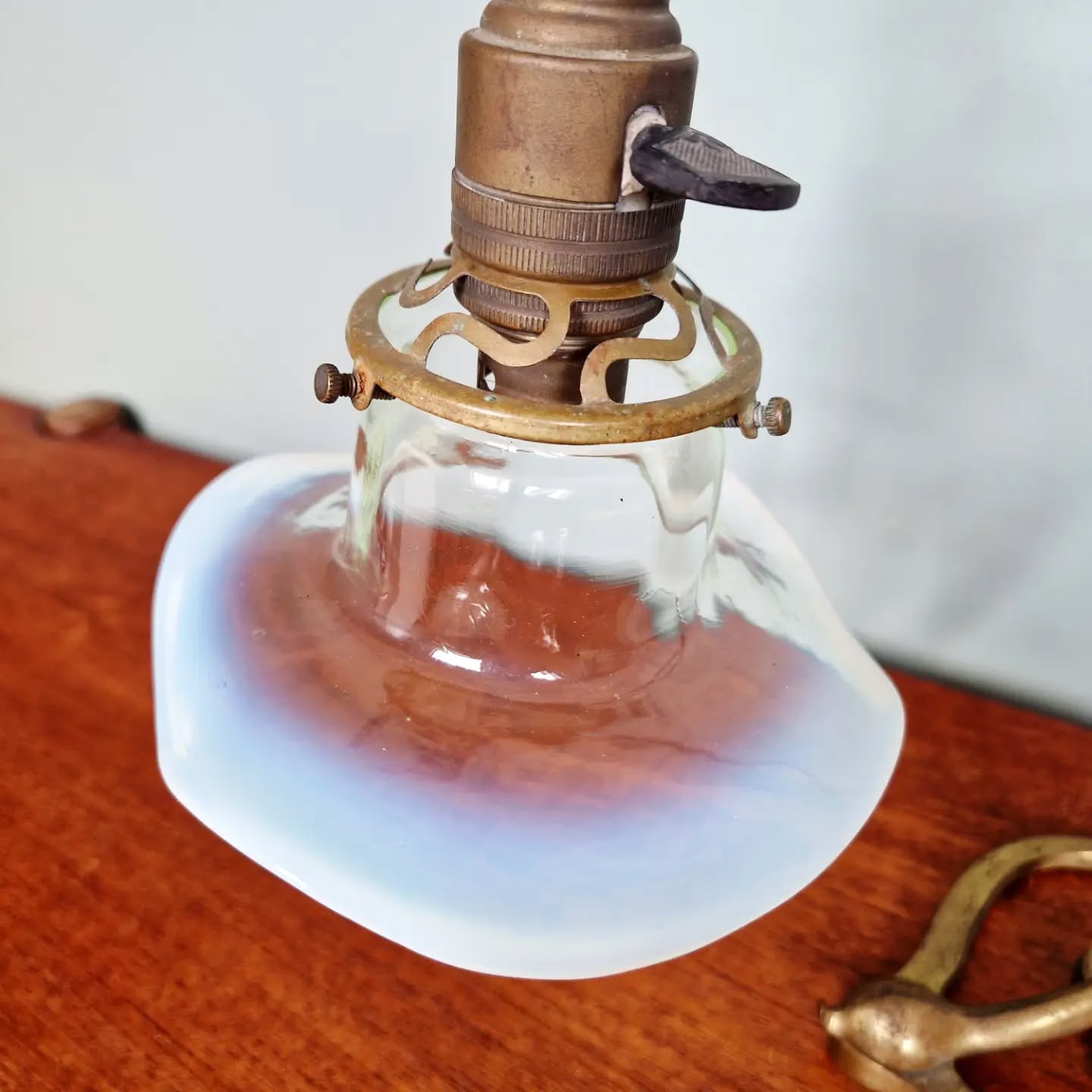 Lampe de table Art Nouveau, verre opalescent, 1900