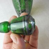 Ancienne carafe en verre, décor en métal argenté
