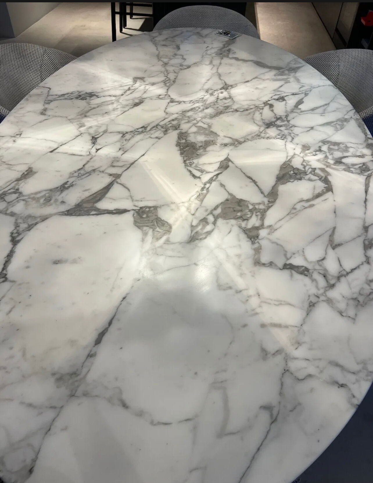 Oval dining table by Eero Saarinen for Knoll studio