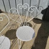Garden furniture in white metal
